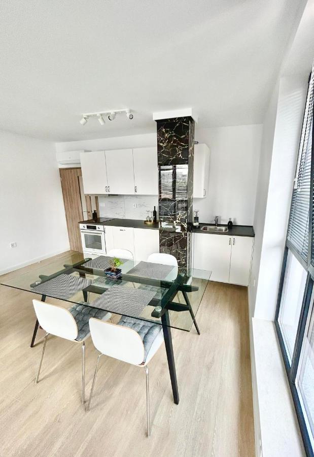 Smart Apartment Mir Varna Exterior photo